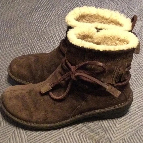 UGG size 8 brown suede boots for women - Picture 3 of 10